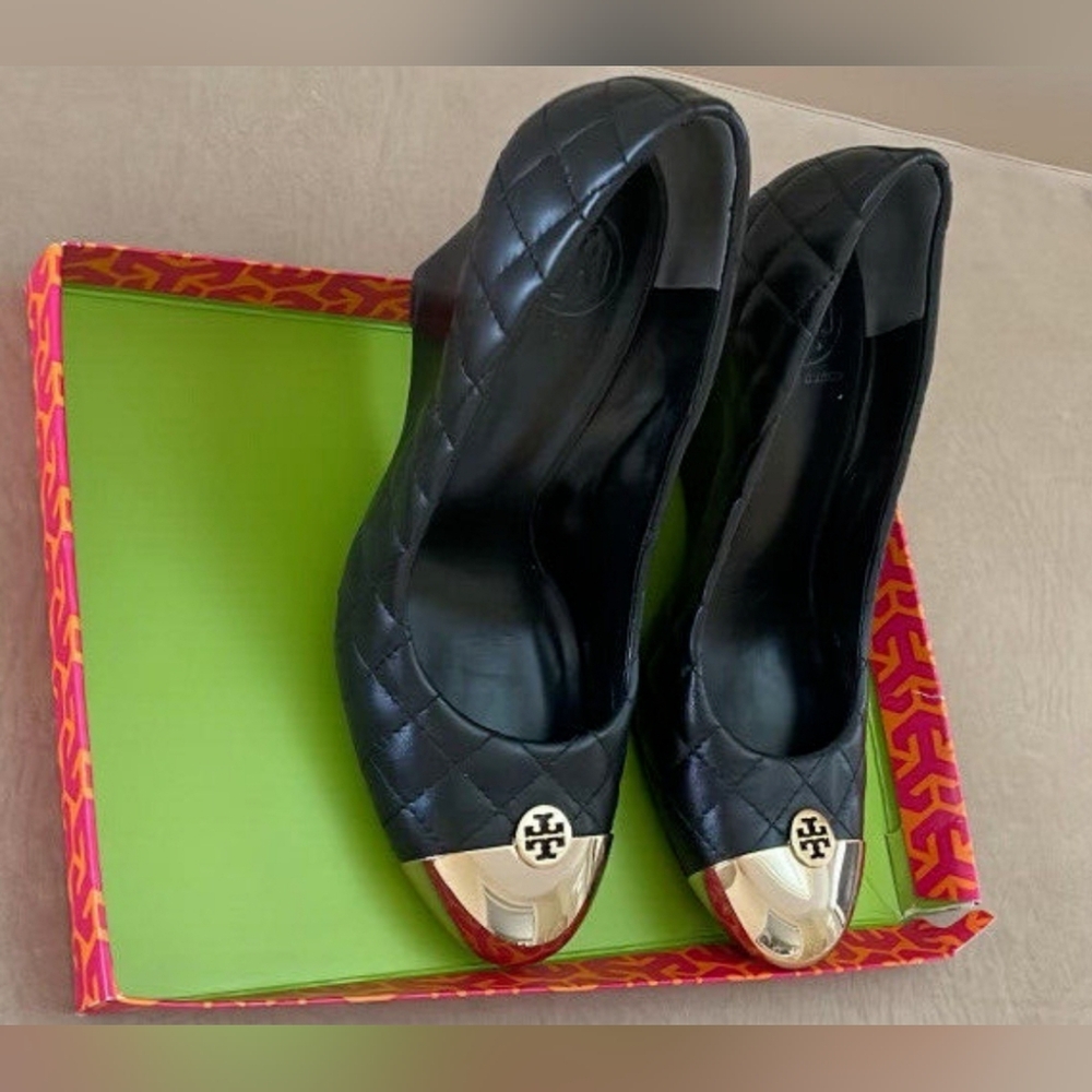 Tory Burch Designer Quilted Blue w/ gold cap toe Wedge Heel pumps sz 5.5